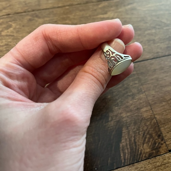 Mother of Pearl Cut Out Band Ring Size 5.5 Sterling Silver - Picture 5 of 11